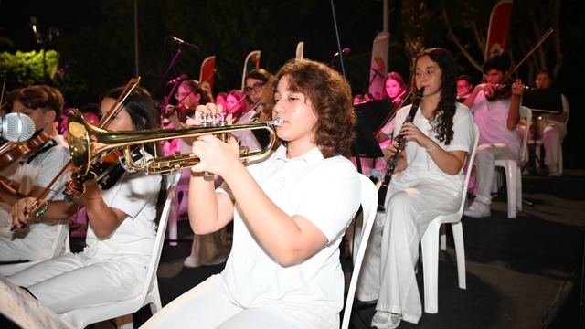 Kemer Belediyesi Cumhuriyet Orkestrası sahne aldı