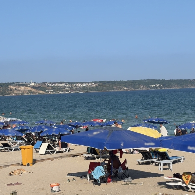 Kırklareli'de sıcaktan bunalanlar plaja akın etti
