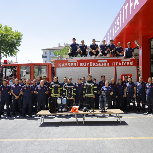Kayseri İtfaiyesi'nin teknolojik ve teknik kapasitesi güçleniyor