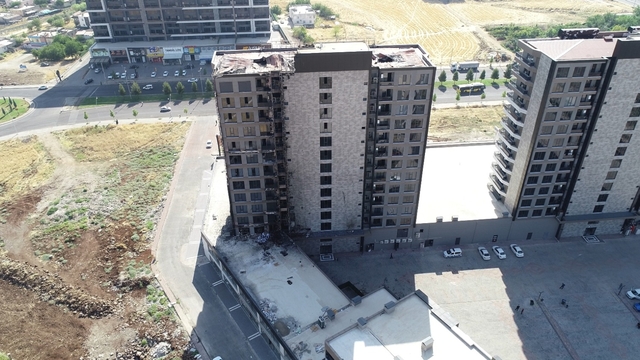 Plazadaki yangının boyutu, gün ağarınca ortaya çıktı