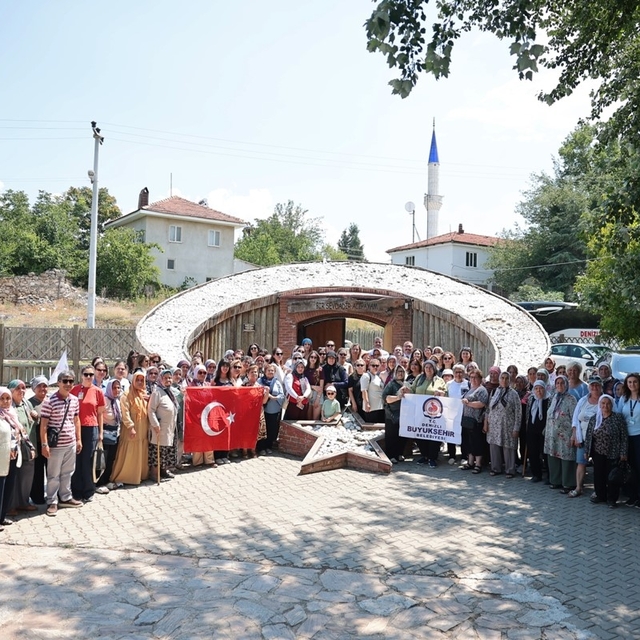 Büyükşehir'in gezi programıyla kadınlar Denizli'yi keşfediyor