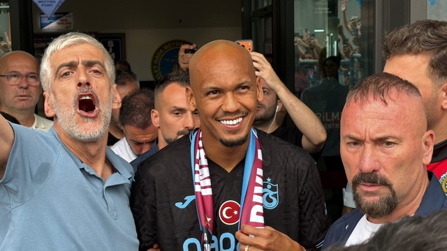 Trabzonspor, Fabinho'yu Trabzon'a getirdi
Fabinho: "Burada olduğum için çok mutluyum"
Trabzonspor'un yeni transferi Fabinho:
"Takıma yardım etmeye hazırım"