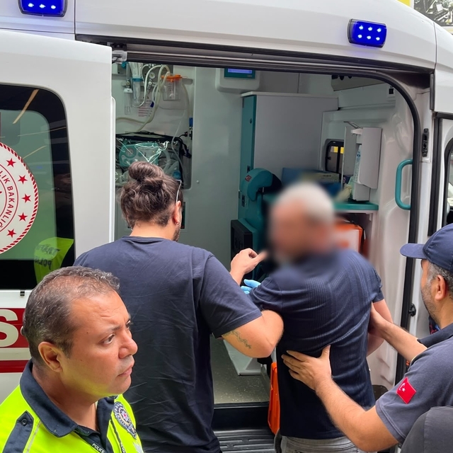 Sinop'ta motosiklet ile hafif ticari araç çarpıştı: 1 yaralı