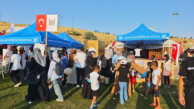 Ahlat'ta zafer coşkusu devam ediyor
Malazgirt Zaferi'nin 955'inci yıl dönümü kutlamaları Ahlat'ta büyük ilgi görüyor