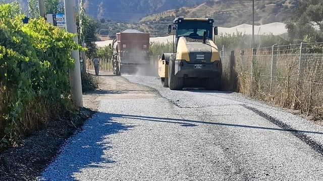 Umurlu'da asfaltlama çalışmaları devam ediyor