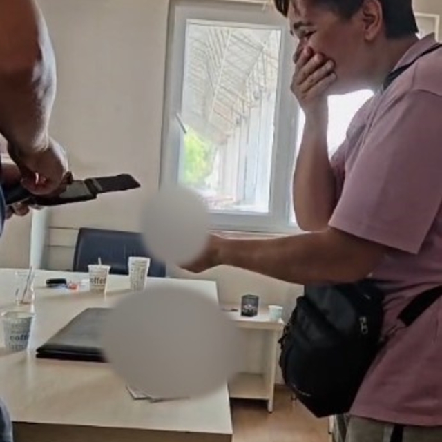 Hayatını kaybeden babasının hediyesini kaybetti, bulununca sözleri duygulan...