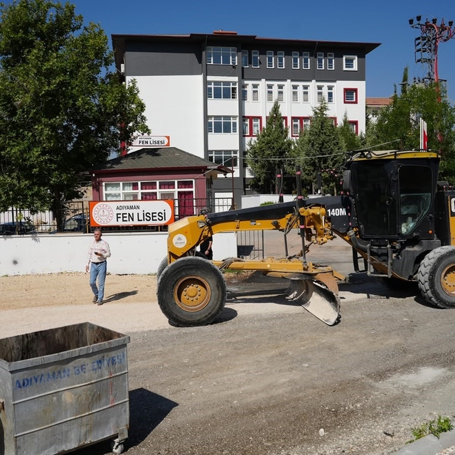 Belediye ekipleri okullar bölgesini yeni eğitim yılına hazırlıyor