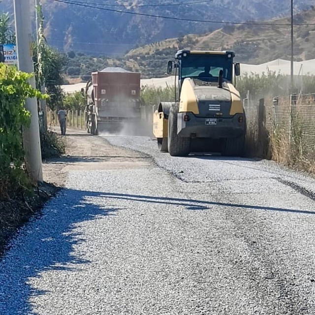 Umurlu'da asfaltlama çalışmaları devam ediyor
