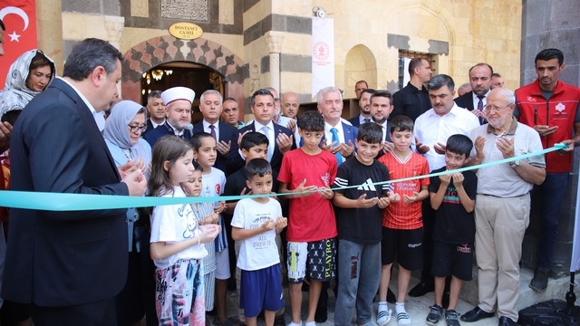 Gaziantep'te depremde hasar gören tarihi Bostancı Camii yeniden ibadete açıldı