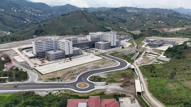 Ordu Şehir Hastanesi otoparkı büyütülüyor
Ordu Büyükşehir Belediye Başkanı Dr. Mehmet Hilmi Güler:
"2 bin araç kapasiteli otoparkı 4 bin araçlık kapasiteye çıkarıyoruz"