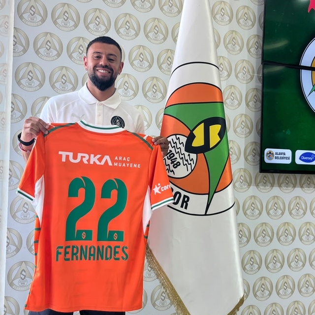 Alanyaspor, AEK forması giyen Paolo Fernandes'i kiralık olarak kadrosuna ka...