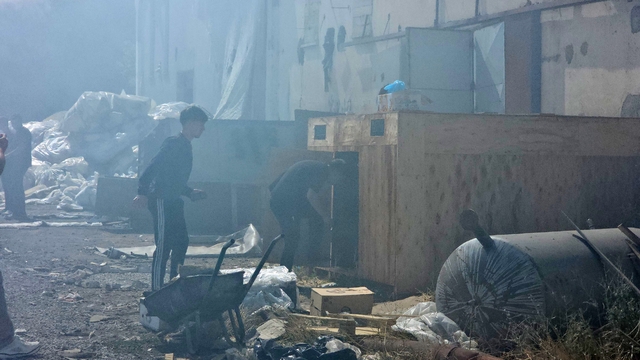 Atık madde yangınında güvercinleri korudular
Kayseri'de boş arazide çıkan atık madde yangınını itfaiye ekipleri söndürdü