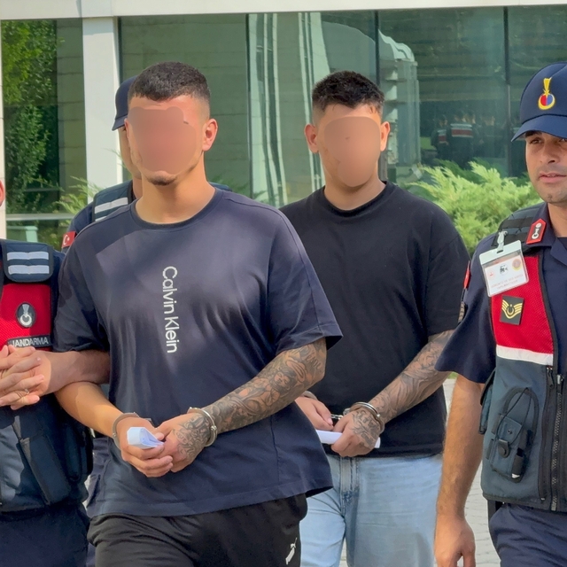 14 bin liralık borç nedeniyle kaçırdıkları genci darbedip hastane yakınına...