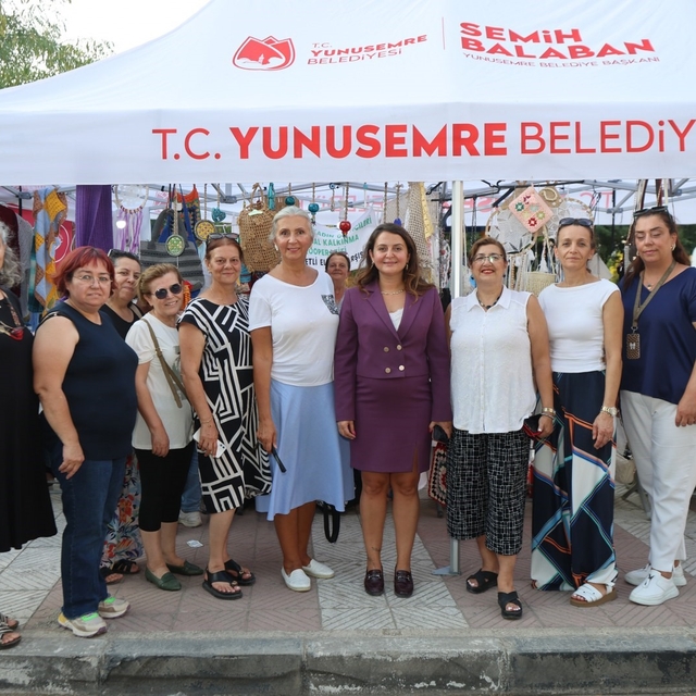 Kadınların el emeği gece pazarında görücüye çıktı