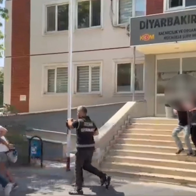 Diyarbakır'da el bombasıyla yakalanan 4 kişi tutuklandı