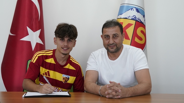 Kayserispor, Mikail Kulaksız ile profesyonel sözleşme imzaladı