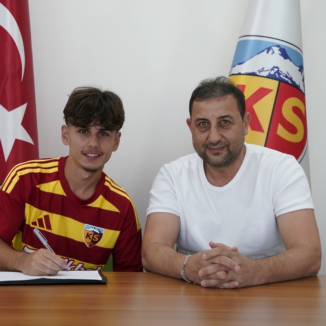 Kayserispor, Mikail Kulaksız ile profesyonel sözleşme imzaladı