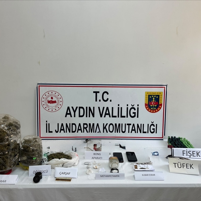 Kuşadasın'da 11 adrese eş zamanlı baskın: 12 gözaltı