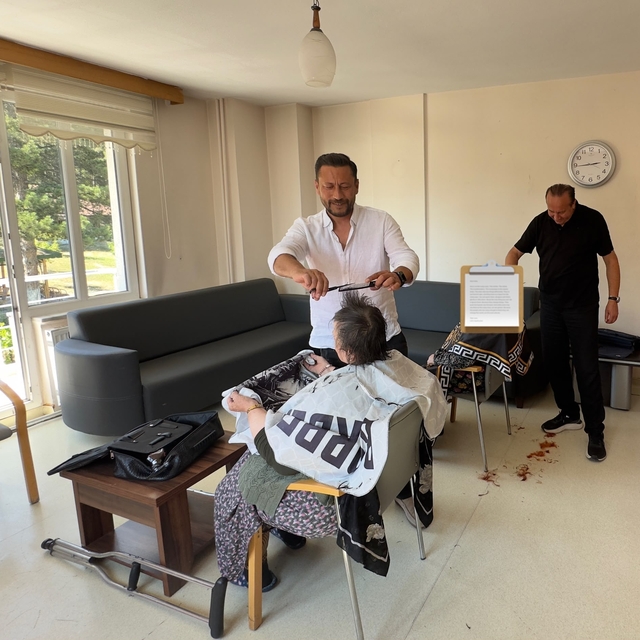 Huzurevi sakinlerinin hayır duasını aldılar