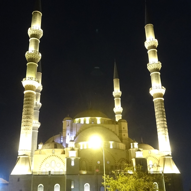 Mevlid Kandili'nde Abdülhamid Han Camii doldu taştı