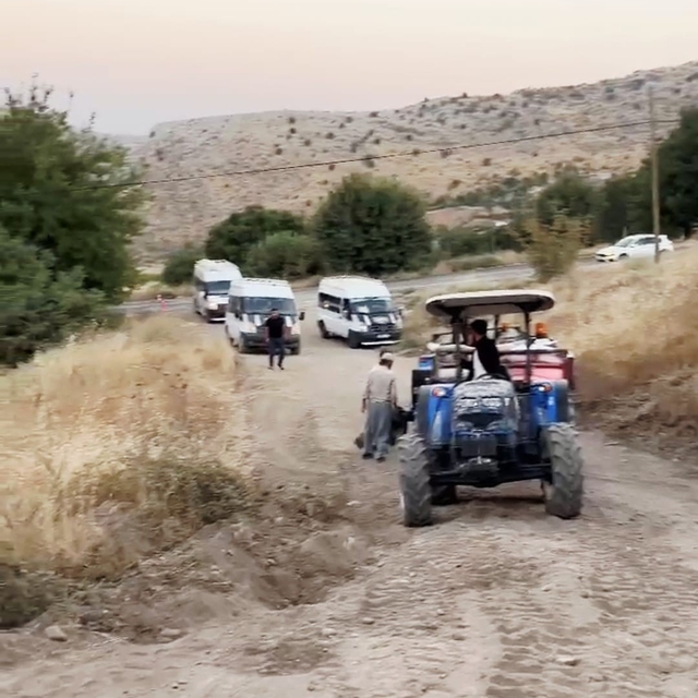 Sincik-Kahta yolunda vatandaşların ulaşım mağduriyeti sürüyor