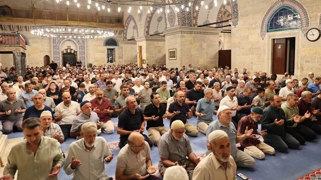 Amasya'da Mevlid Kandili'nde eller semaya açıldı