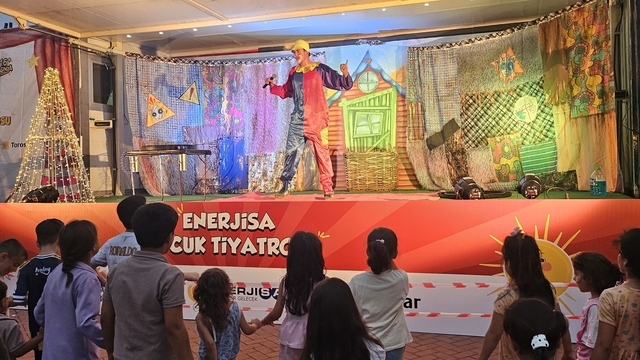 İskenderun'da "Enerjimi Koruyorum" çocuk tiyatrosu perdelerini açtı