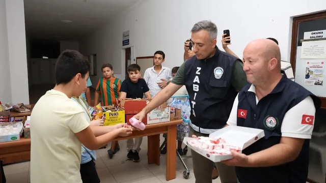 İncirliova'da kandil gecesi camilerde ikram dağıtıldı