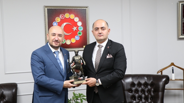AYTO'dan Başsavcı Arısoy'a Aydın inciri ve efe hediyesi