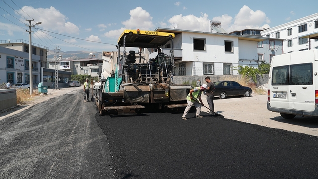 Kahramanmaraş'ta 26 noktada asfalt mesaisi