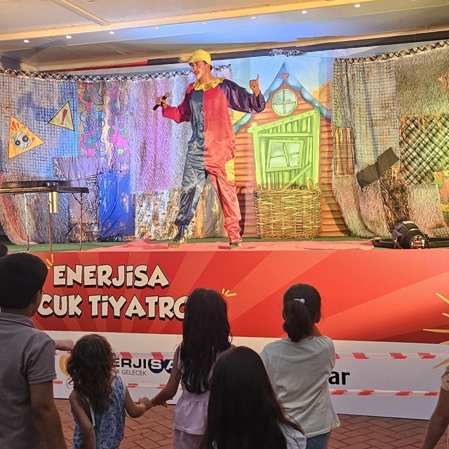 İskenderun'da "Enerjimi Koruyorum" çocuk tiyatrosu perdelerini açtı