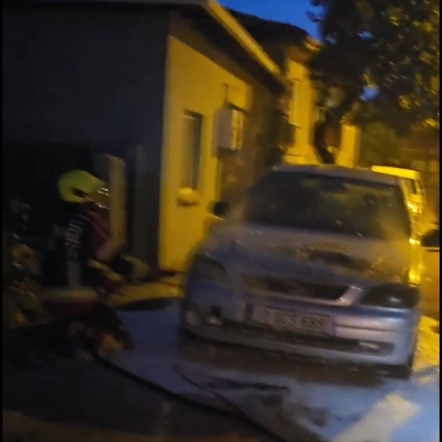 Sındırgı'da bir otomobil alevlere teslim oldu