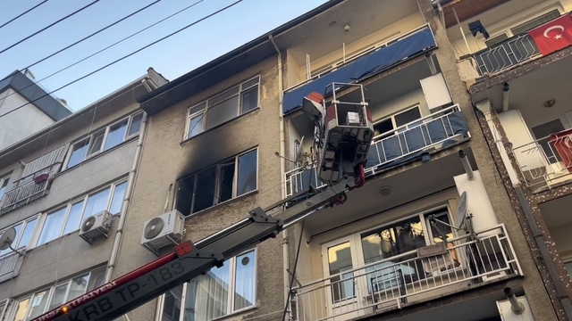 Bursa'da korkutan yangın...Mahalleli sokağa döküldü