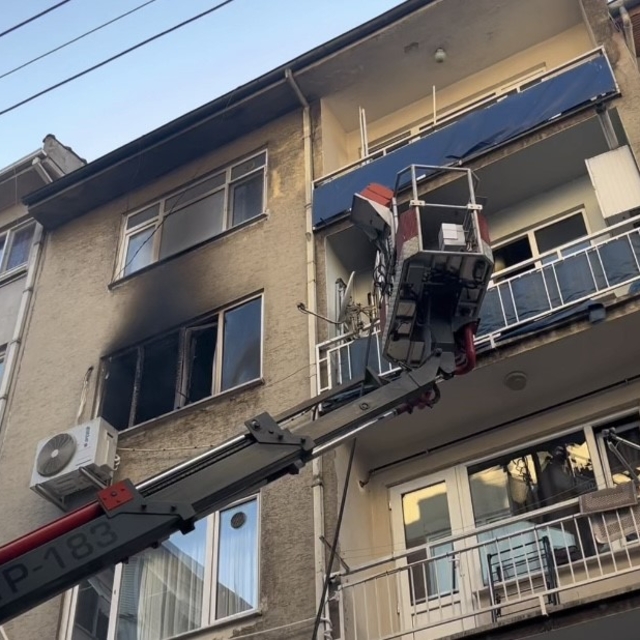 Bursa'da korkutan yangın...Mahalleli sokağa döküldü
