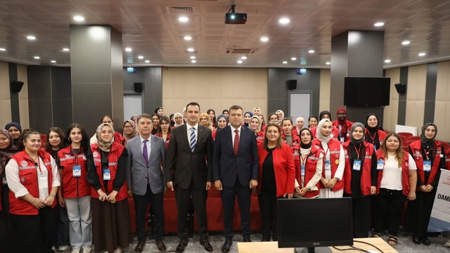 Damla Gönüllülük Hareketi gençleri Niğde Valiliği'nde ağırlandı