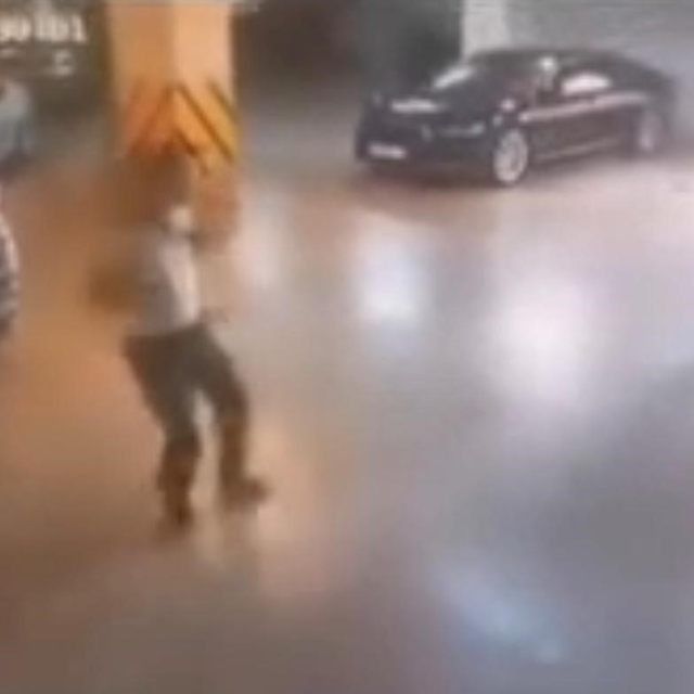 Çiğli Belediye Başkanı'nın makam aracına silahlı saldırıya 2 tutuklama
Zanl...