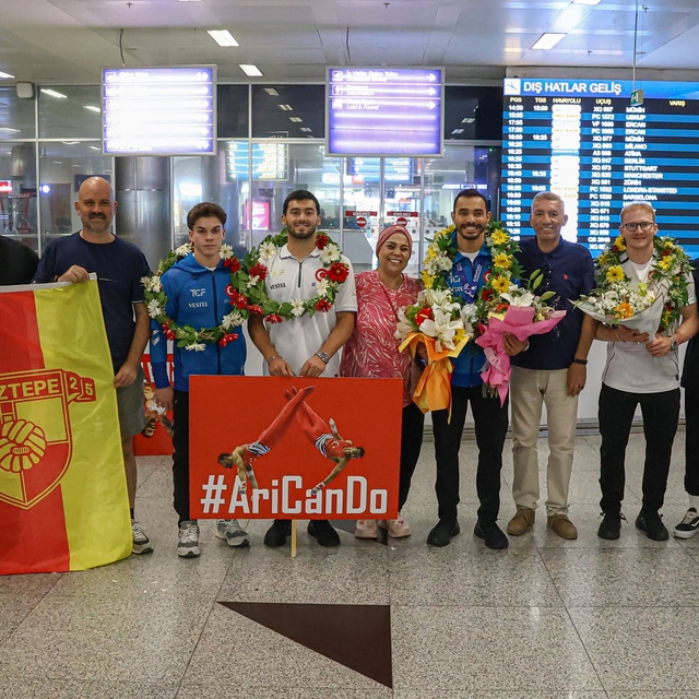 Göztepe milli cimnastikçilerini karşıladı