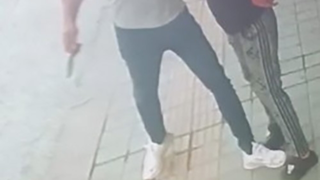 Kütahya'da eski eşi tarafından bıçaklanan kadın ağır yaralandı
Dehşet anları güvenlik kamerasına yansıdı
