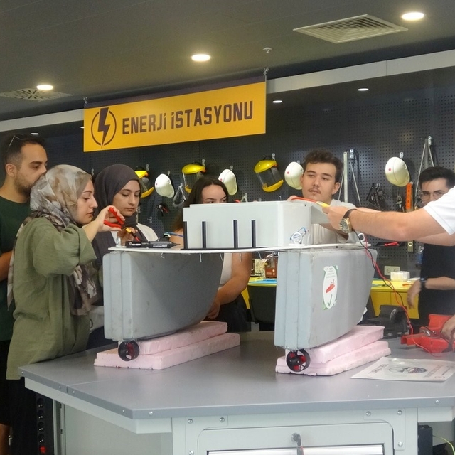 MSKÜ'lü gençlerden Milli Teknoloji Hamlesi'ne güçlü destek
TEKNOFEST sınavı...