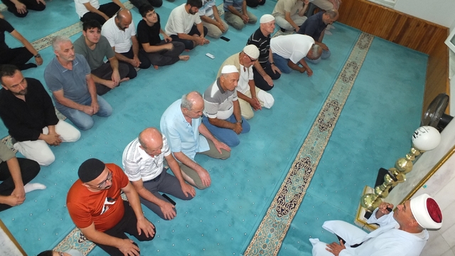 Burhaniye'de Mevlit Kandilinde camiler doldu