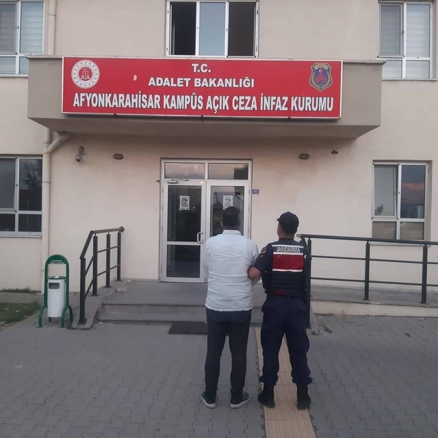 Jandarma çeşitli suçlardan aranan 28 kişiyi yakaladı