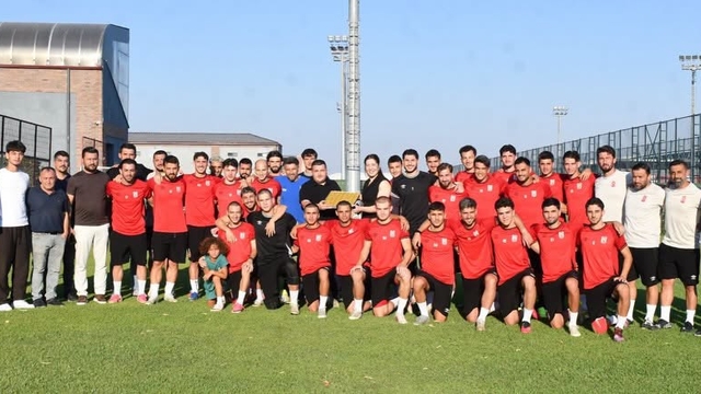 Yasemin Adar'dan Balıkesirspor'a ziyaret