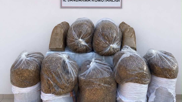 Antalya'da kaçak tütün operasyonunda 365 kilo tütün ele geçirildi