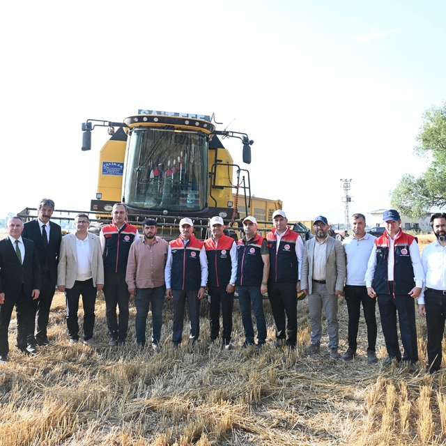 Erzurum Valisi Baruş'tan meslek lisesinde buğday hasadı