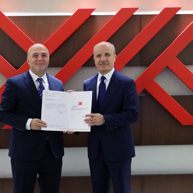Rektör Ulusoy, mazbatasını YÖK Başkanı Prof. Dr. Erol Özvar'dan aldı