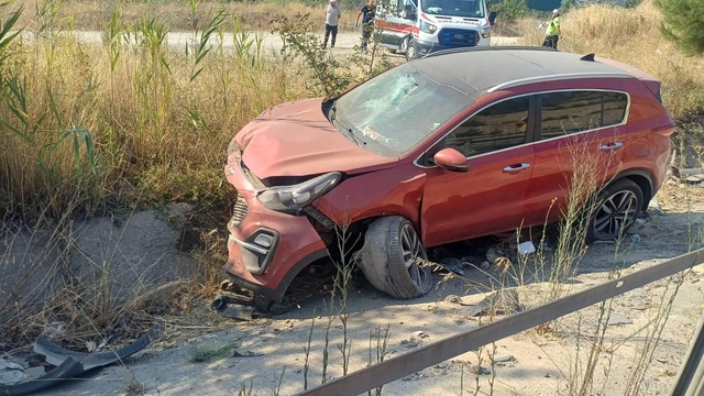 Bilecik'te otomobil bankete düştü: 4 yaralı