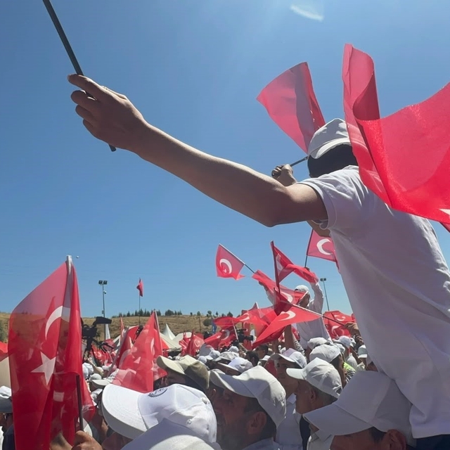 Ahlat'ta 1071 Zaferi coşkusu: Türkiye'nin dört bir yanından vatandaşlar bul...