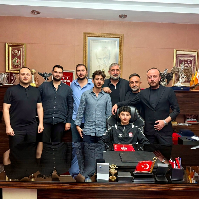Sivasspor'un genç futbolcusundan sevindiren haber