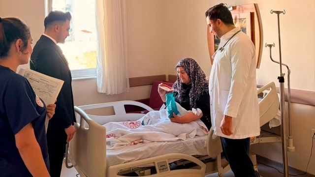 Tercan Devlet Hastanesi'nde yatan hastalar ziyaret edildi