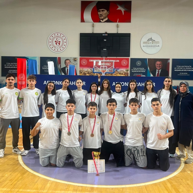 Manisa BBSK karate takım halinde Türkiye üçüncüsü oldu